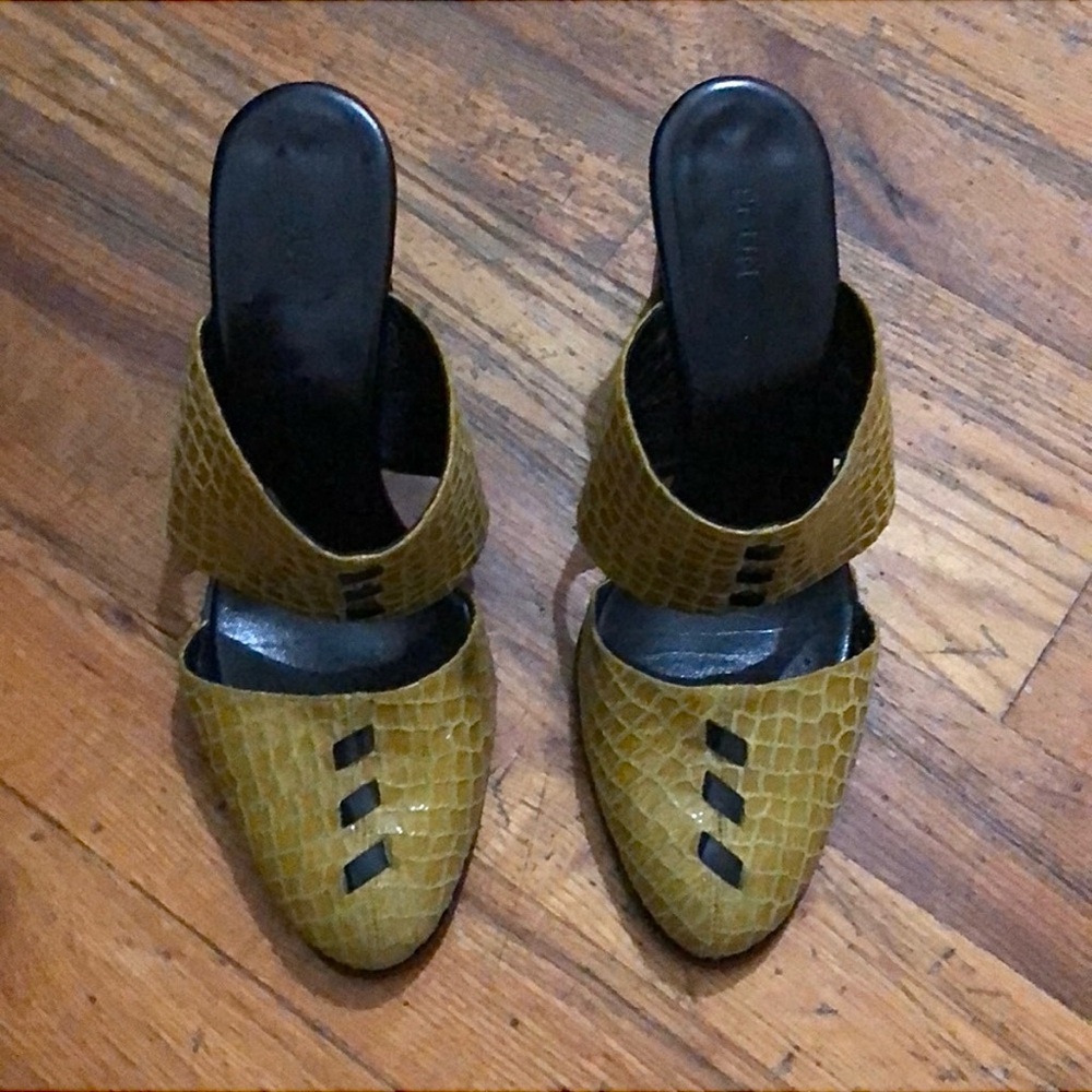 🚨ISO (IN SEARCH OF) these same Edun mustardy/pale green mules in 8 or 8.5!